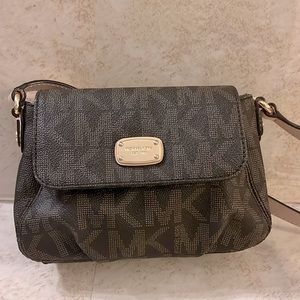 Michael kors crossbody bag